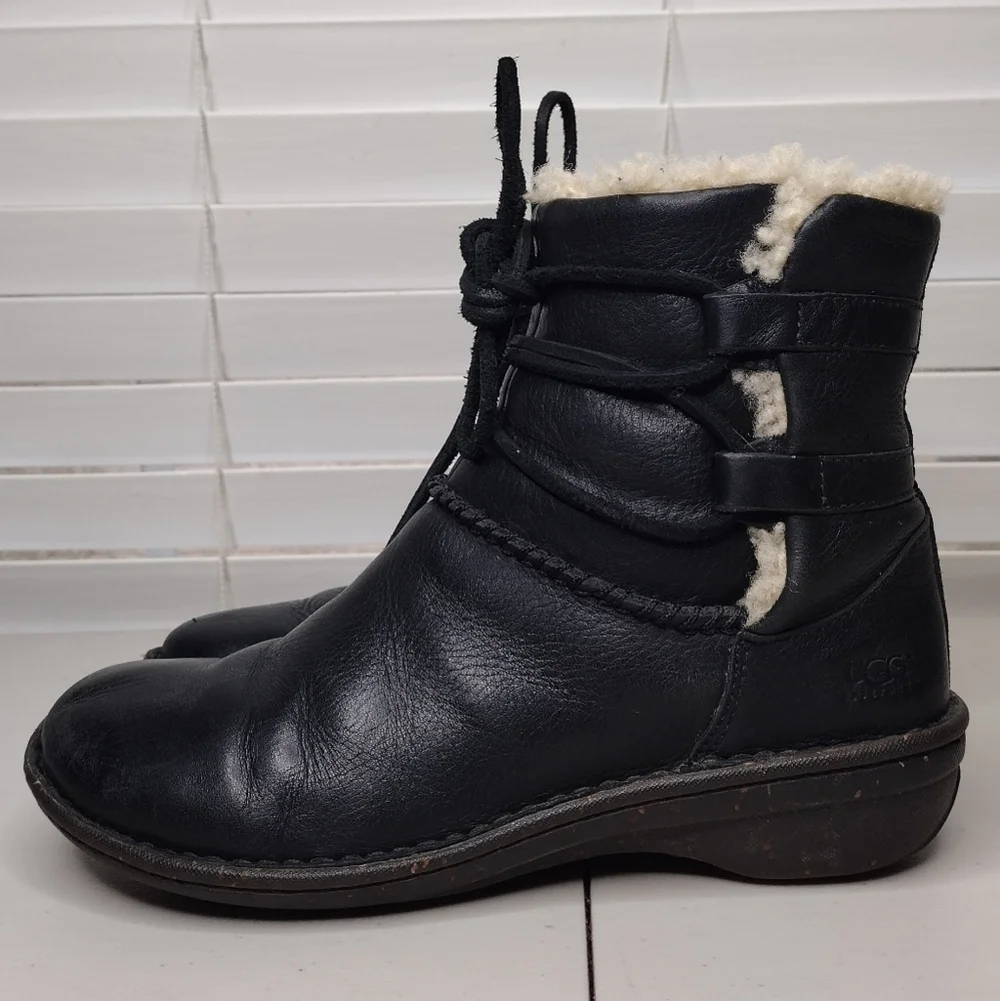 UGG Caspia Black Leather Faux Fur Low Heel Lace Up Winter Boots Sz 7